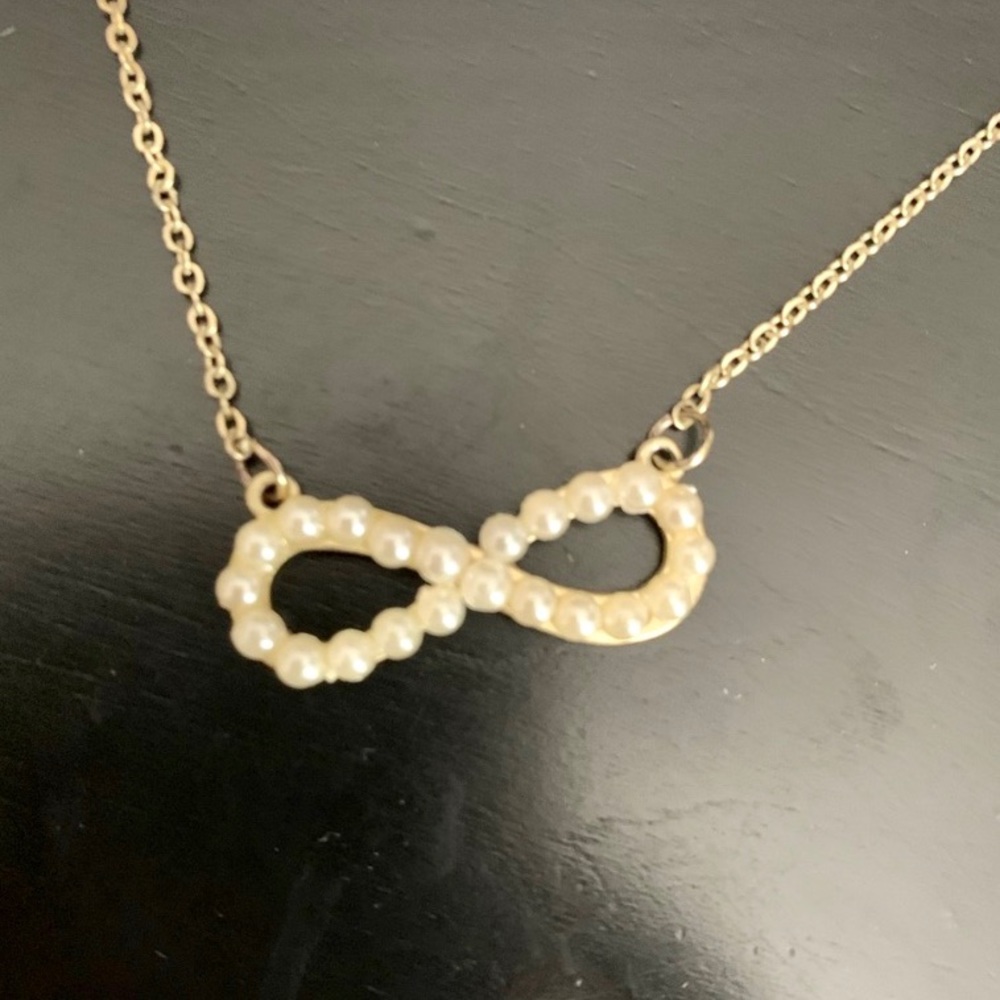 Mini-Pearl Infinity Necklace